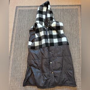 Chic Black and White Plaid Hooded Vest